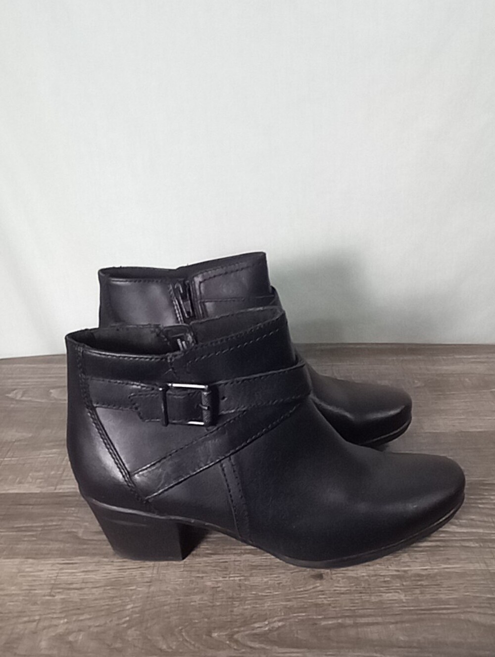 Clarks Black Emslie Cyndi Leather Ankle Bootie Size 7.5W